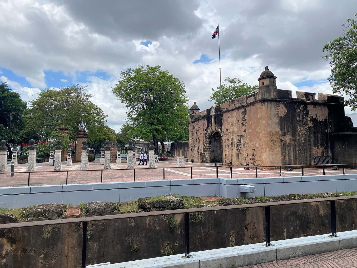 Espacio público histórico en Santo Domingo