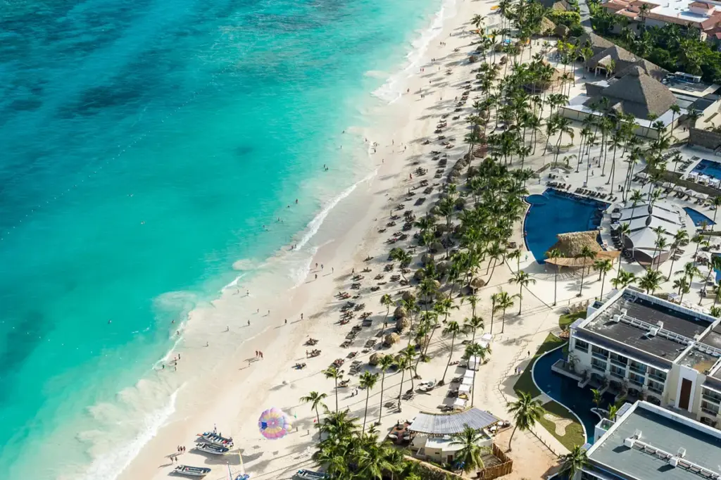 Vista aérea de la playa de Arena Gorda frente al Royalton Punta Cana