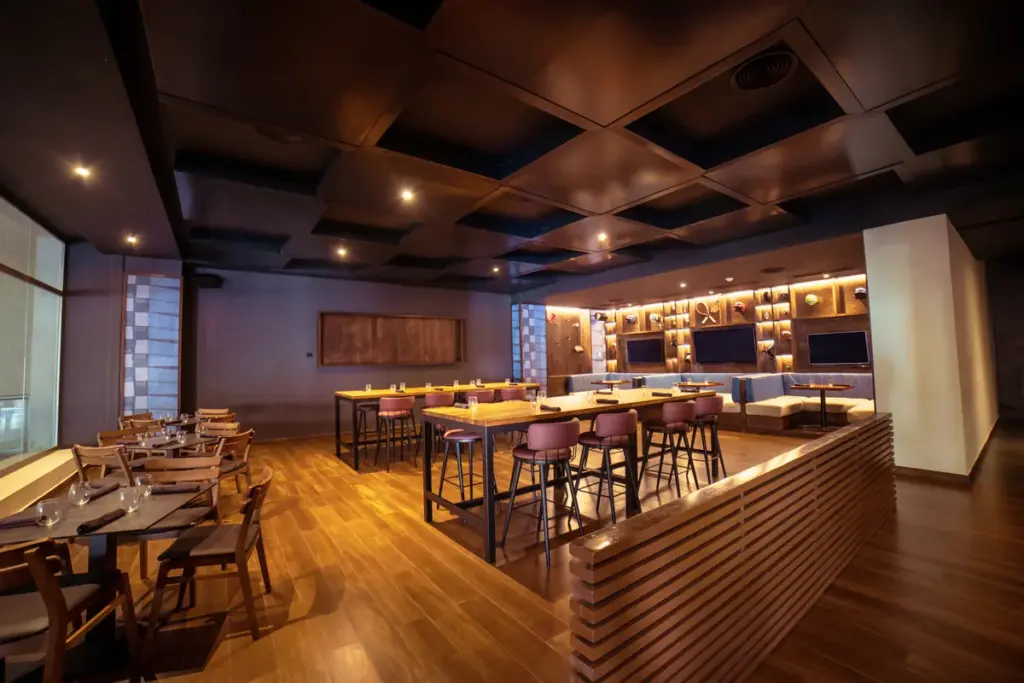 Salón del SCORE Sports Bar and Lounge del Royalton Punta Cana